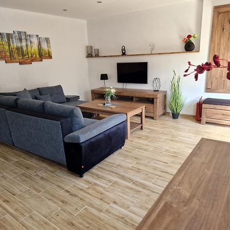 נובה מסטו פוד סמרקם Restaurace U Mateje B&B מראה חיצוני תמונה