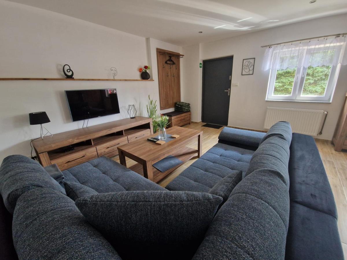 נובה מסטו פוד סמרקם Restaurace U Mateje B&B מראה חיצוני תמונה