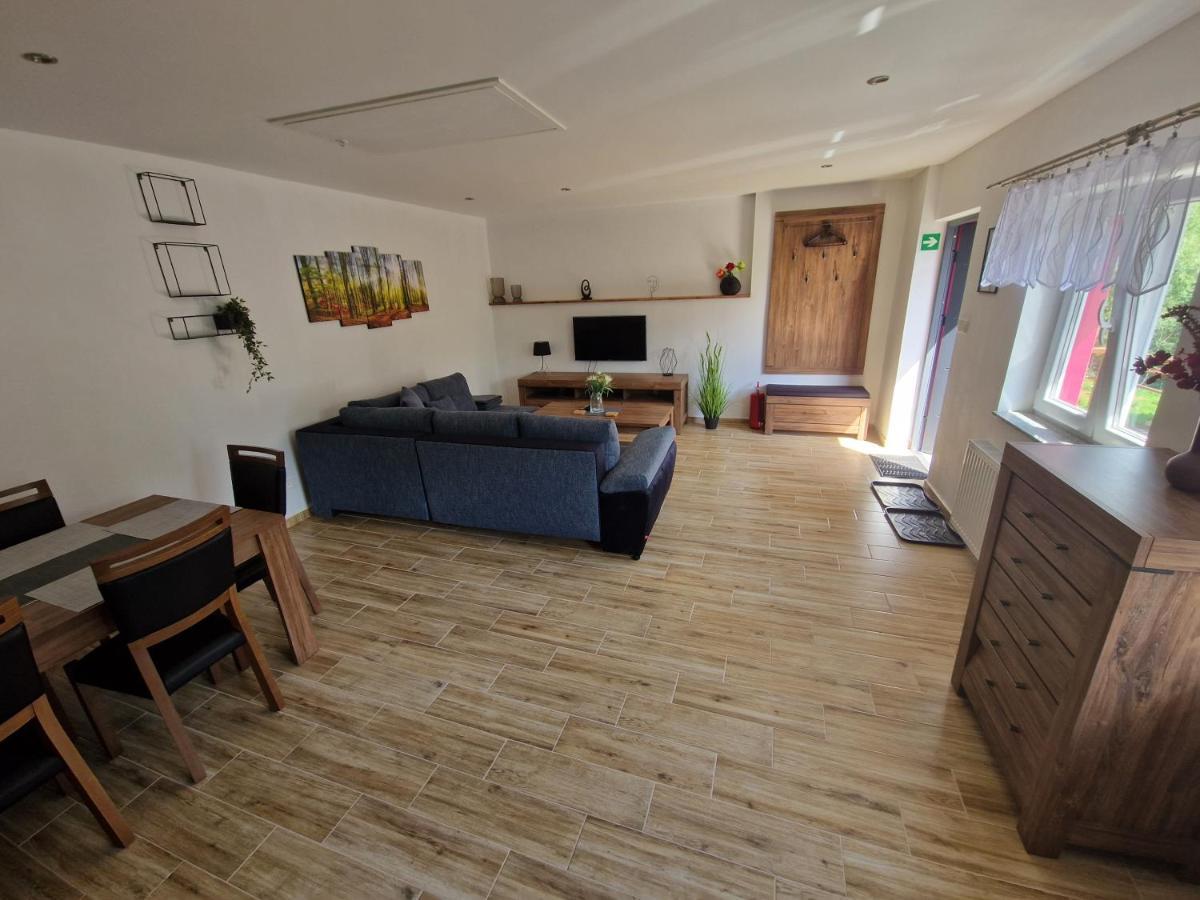 נובה מסטו פוד סמרקם Restaurace U Mateje B&B מראה חיצוני תמונה
